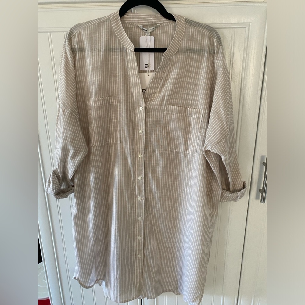 Striped Button-Up Tunic - Picture 3 of 7